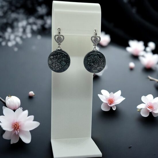 Auskari "Pelēkais kosmoss"